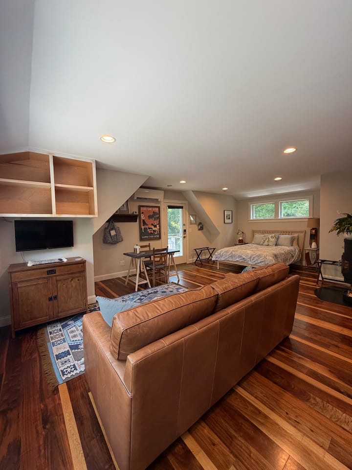 Newly Built Suite, Beach Access, no extra fees