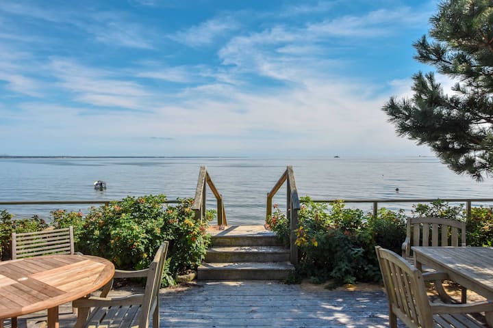 Waterfront with Private Beach, Stunning Views!