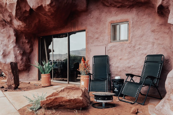The Caves at Moab - At Private Riverside Ranch
