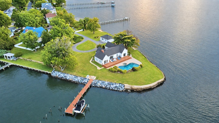 Coastal Waterfront 1 Bedroom Cottage