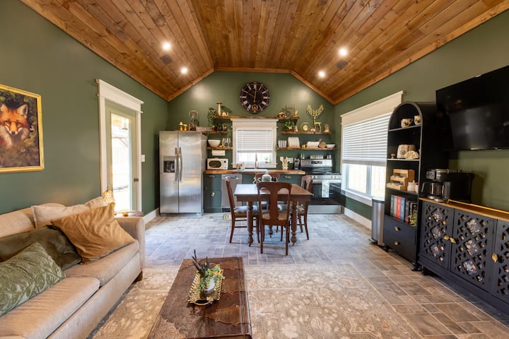 FablewoodCottage -hot-tub/woodland/storybook decor
