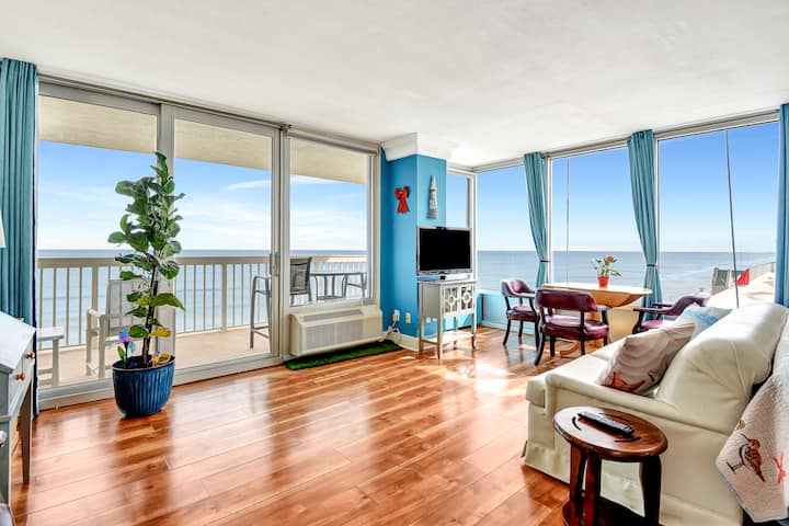 Breathtaking Ocean View Suite w/ Spacious Balcony!
