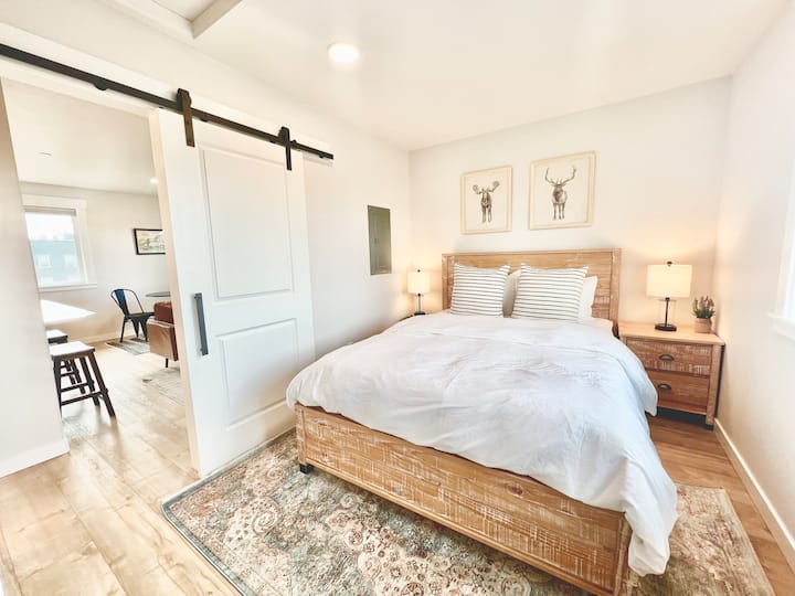 Downtown Sisters- *New* 1 Bedroom Condo