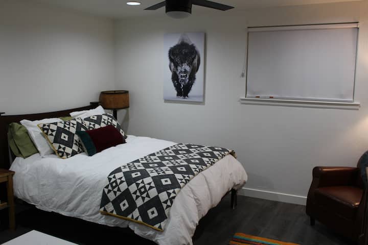 Sleek, Modern Studio in the heart of downtown.