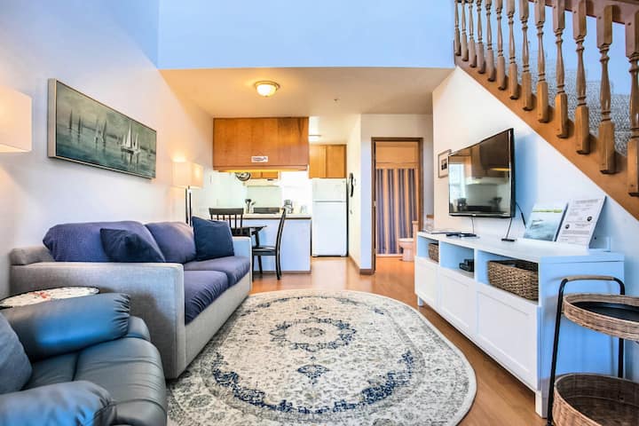 Enjoy the View: Condo in Downtown Hood River
