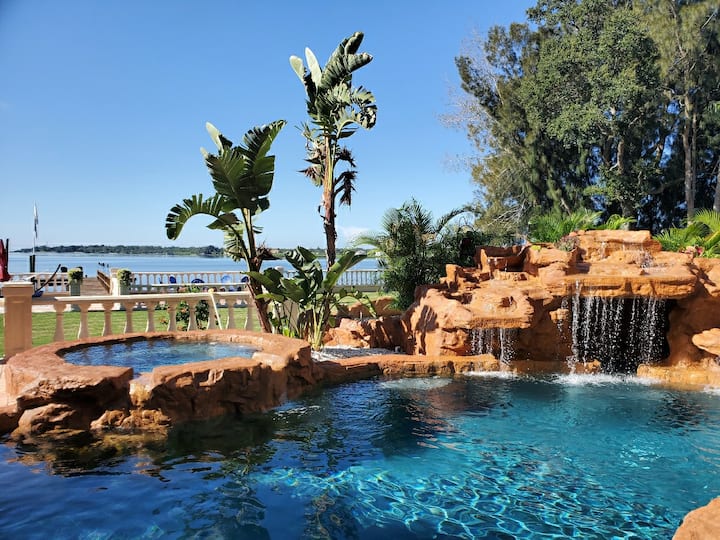 Bayside Retreat your tropical oasis