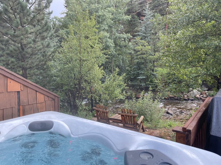 River Front! New Remodel - Hot Tub! 3 min to RMNP