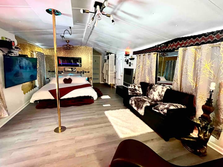 The Hothouse-Couples Escape: Play-Relax-Reconnect