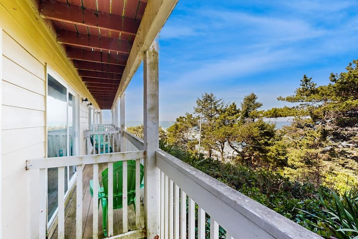 Lower studio w/ ocean views near beach