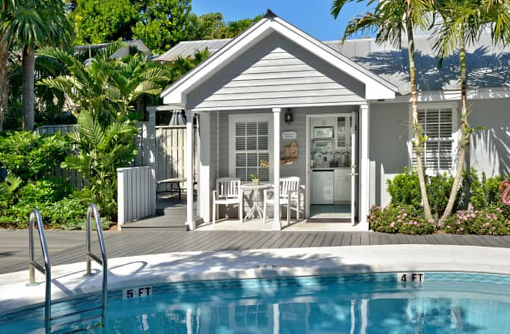 Romantic Retreat - 2 person K Suite, Pvt deck/Spa!