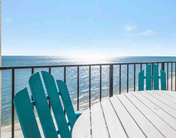 Beachfront - PENTHOUSE - Breathtaking Views!