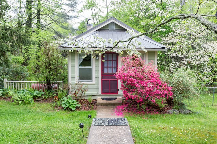 Cottage on Laurel