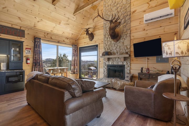 Elk Lodge - Cabin for 4!