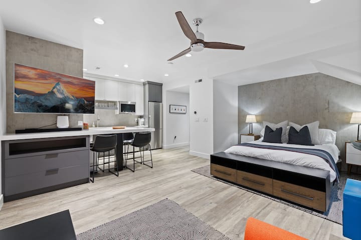 Boutique Studio near 9th & 9th