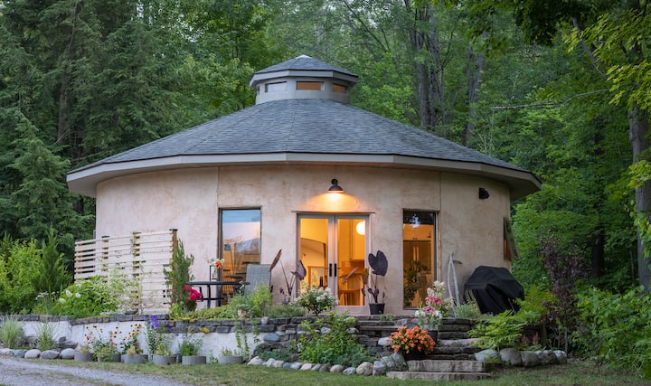 The Round Haven with Big Glen Lake Access