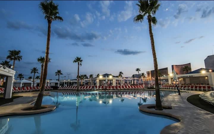 Luxury King | Westgate Las Vegas | Monorail Access