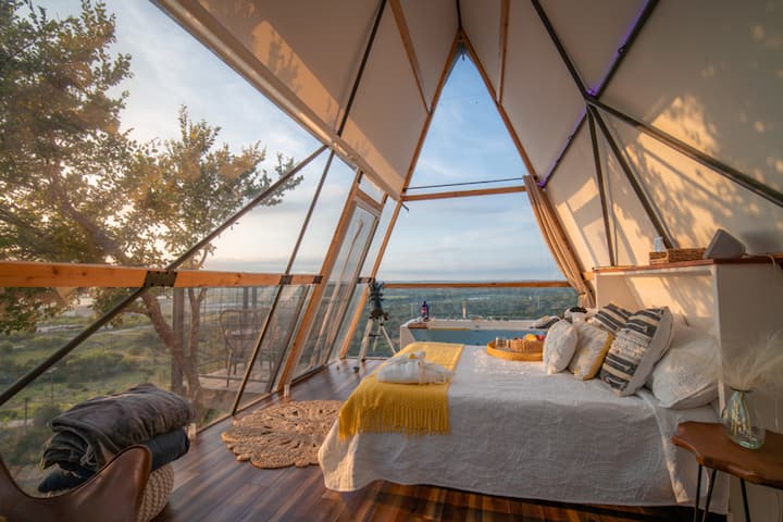 Retreat on the Hill: Sunset Cliff House Epic Views