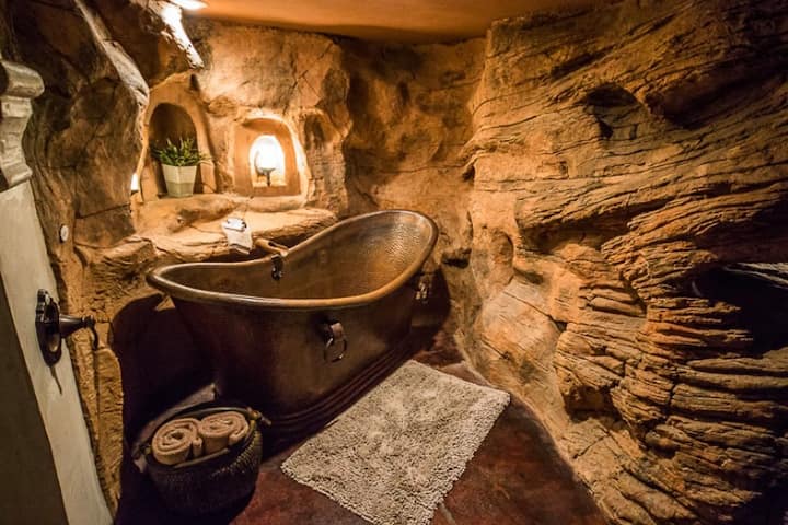 The Honeymoon Trail Inn