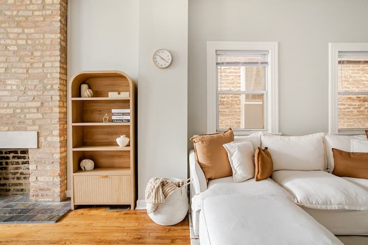 West Town Gem: 2BR w/ Patio, W/D + Free Parking