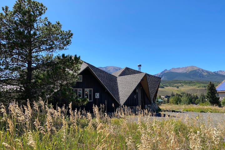 Fun & Cozy Cabin without the Woods