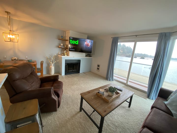 Bayfront Condo | Walk to Beach, Shops & Dining