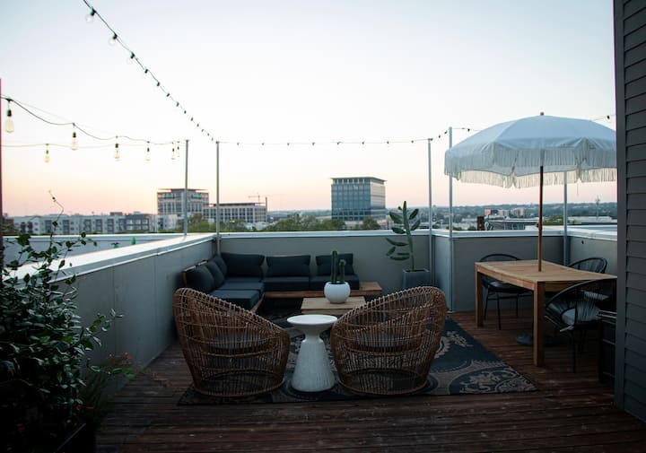 Private Rooftop Skyline Views | Walk to Pearl