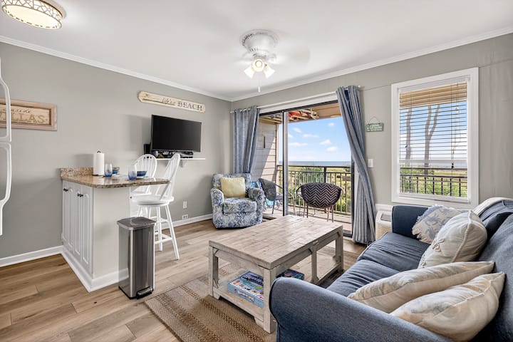 Oceanfront Condo w/ Balcony | Sea Side Villas HHI
