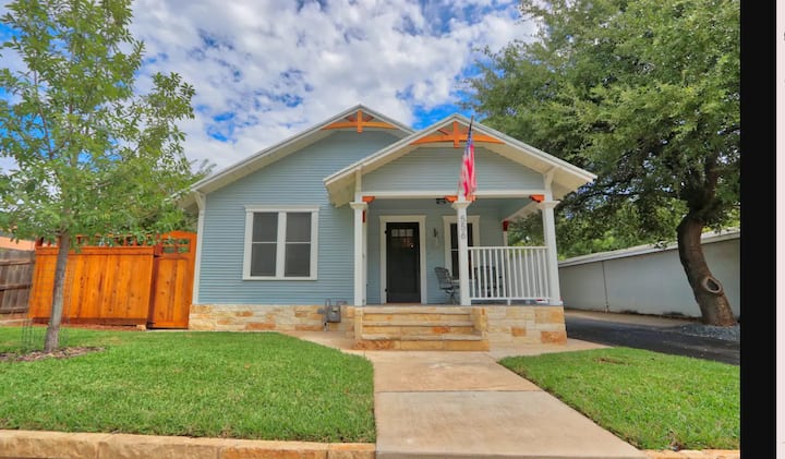 Farmhaus in Downtown New Braunfels near Comal