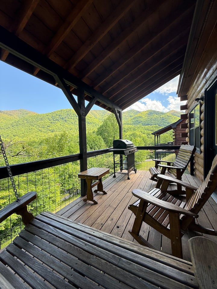Sleepy Bear Cabin-Breathtaking View! Dogs Welcome!