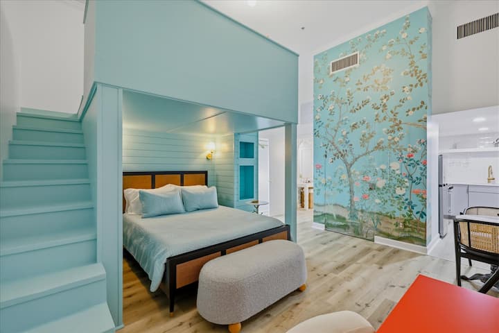 Water Street Retreat: Walkable with Parking! 