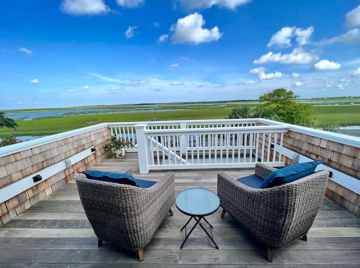 Marsh view retreat near Folly Beach and Downtown
