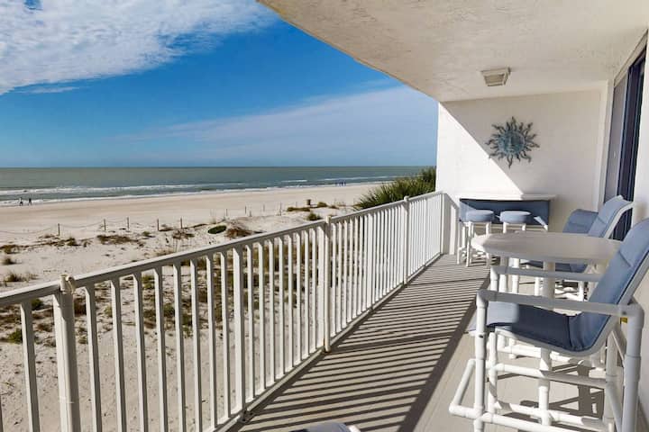 Huge Private Balcony, Pool & Hot Tub. Sunsets!