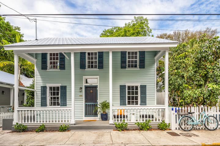 Old Town Key West Escape - The “Eyebrow Saltbox”