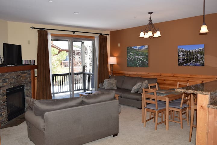 Truckee Condo/Boulders-Outdoor Adventures Await!