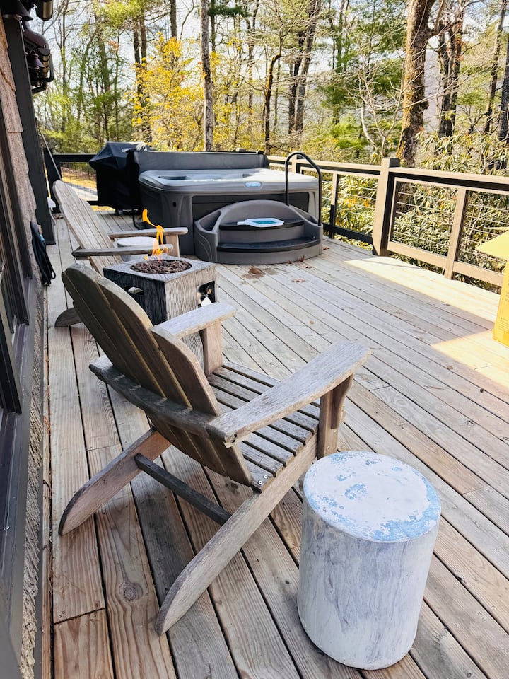 Mountain Gem Breeze Hot Tub and $1M Views