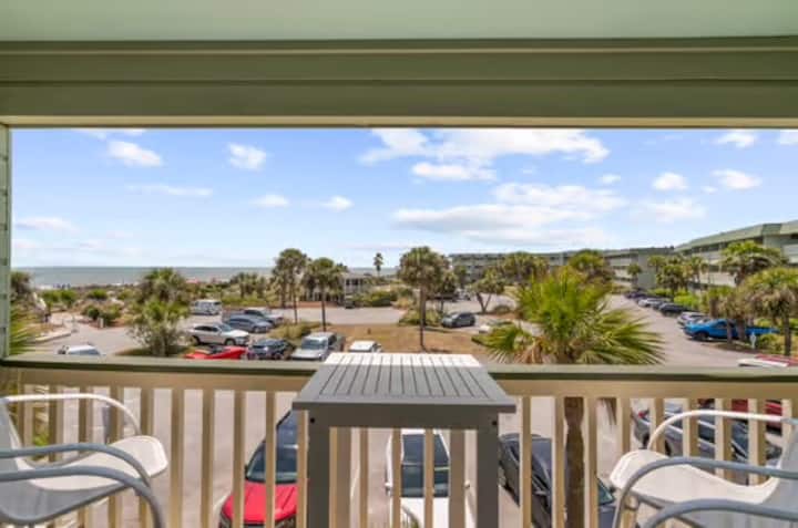 Beachfront Isle Of Palms Getaway