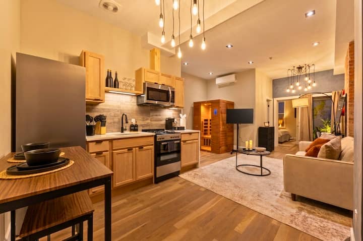 Private Manhattan Retreat | Sauna, Yard + King Bed