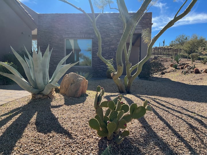 Mountainside Views & Hiking Carefree Villa