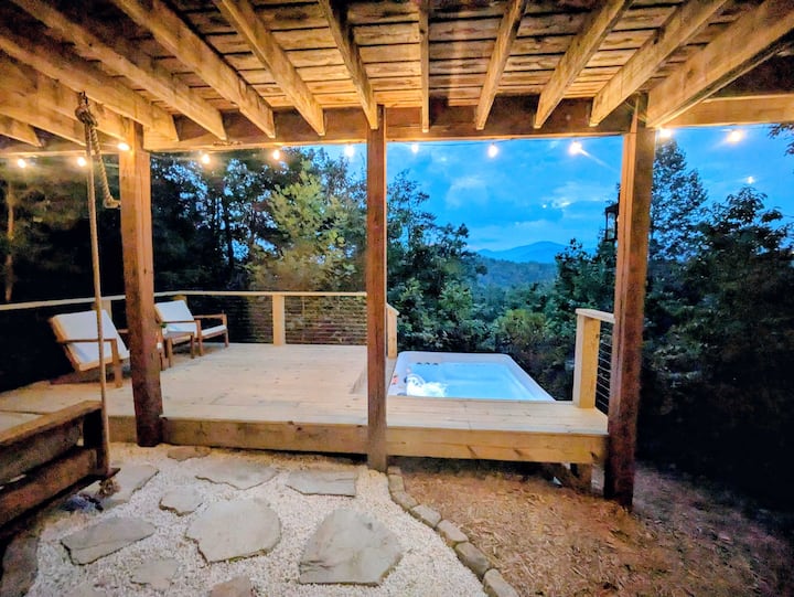 Mountain Cabin with Hot Tub and Private Lake