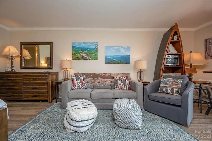 Villa with A View | Rumbling Bald Golf + Pools