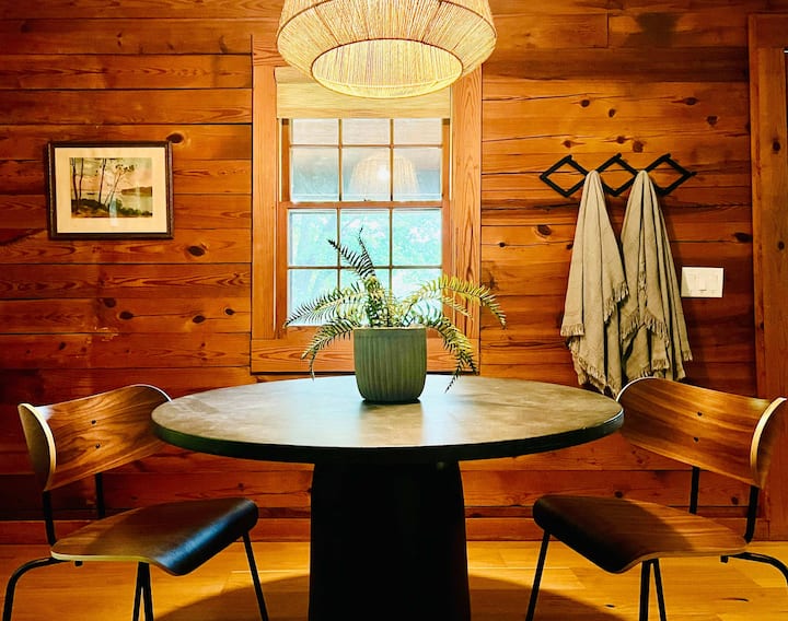 Hillside Cabin | Cozy Stylish Retreat Near Town