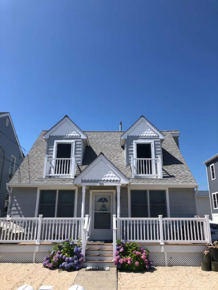 Adorable 2-BR In Ship Bottom LBI - Beach Block!