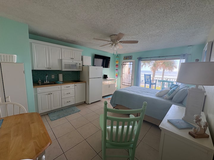 Oceanfront studio, stunning view, steps from beach