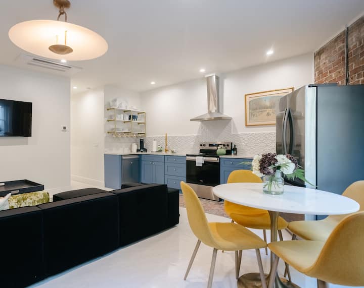 Pristine Condo with View of Forsyth Park Fountain