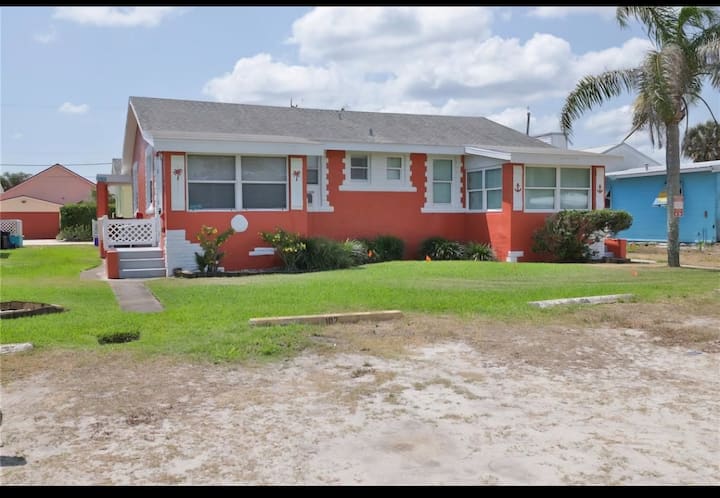 Booking Fall Trips Now! Steps to the Beach! 