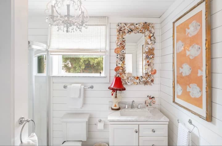 ELEGANT WHITE SHIPLAP DECOR PRIVATE ENTRY SUITE