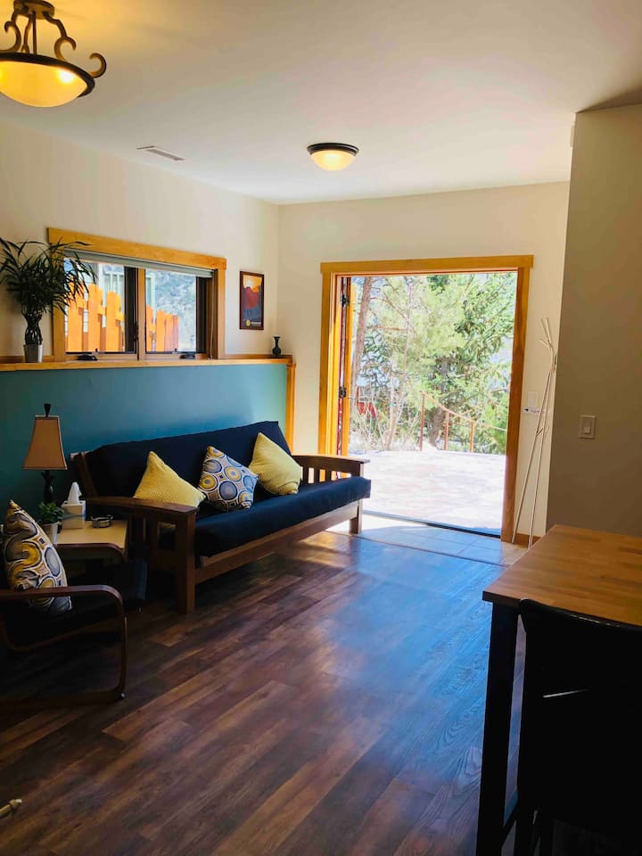 Kiwi Hideaway - Modern Apt. near Downtown GWS