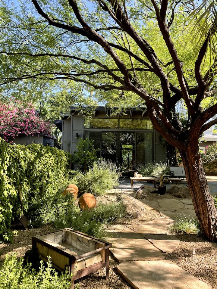 Artists Sanctuary 10 Min from Airport / Pool