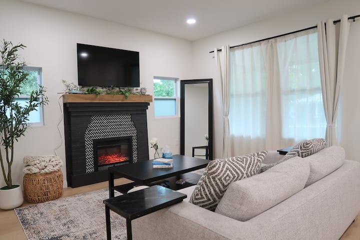 Charming Tampa Retreat | Great Location