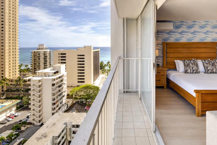 New! Renovated 17F Luxe Ocean View |Walk to Beach